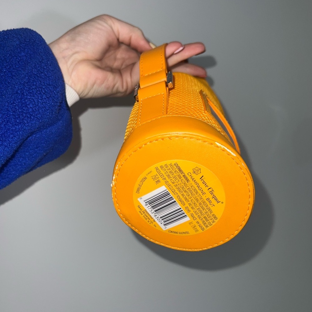 Veuve Clicquot Champagne Bottle Cover - Picture 8 of 8